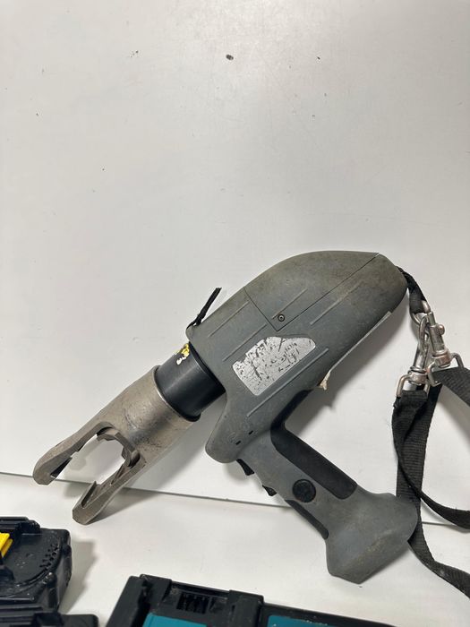Masina profesionala de sertizat / presat hidraulic pe acumulator, compatibila Makita 18V