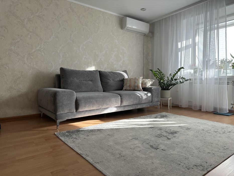 Срочно продам диван