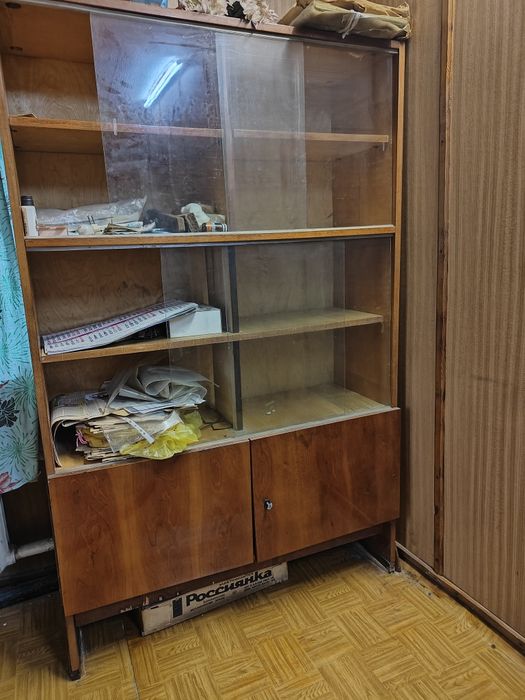 Продам книжный шкаф