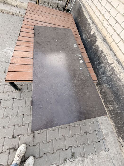 Продам входную дверь