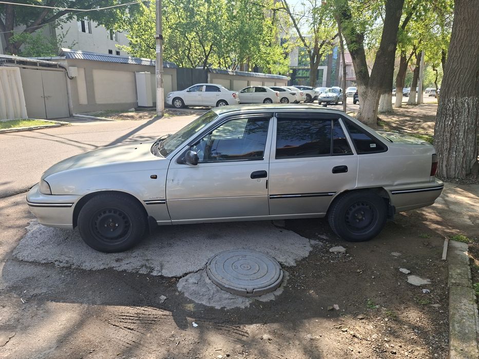 Neksiya 1 dons 1.5 2006 yil metan gaz 570 min yurgan o'zimniki