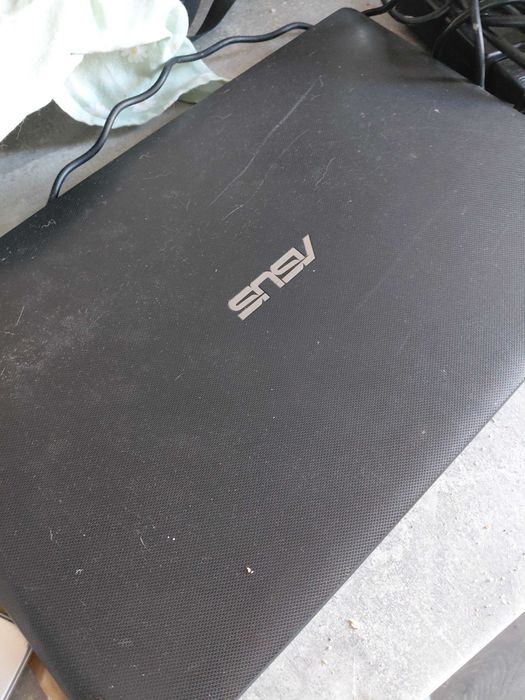 Vand laptop Asus pentru piese de schimb