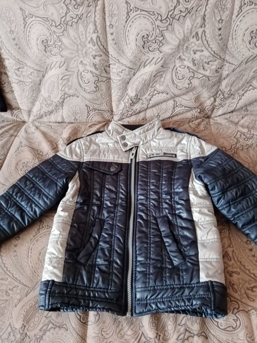 Куртка 4-5 лет осень весна.