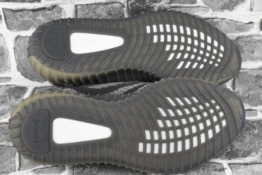 Маратонки Adidas Yeezy boost - нови 45 1/2