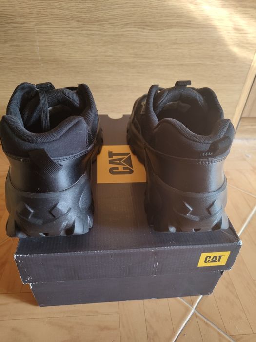 Оригинални Caterpillar снийкърси