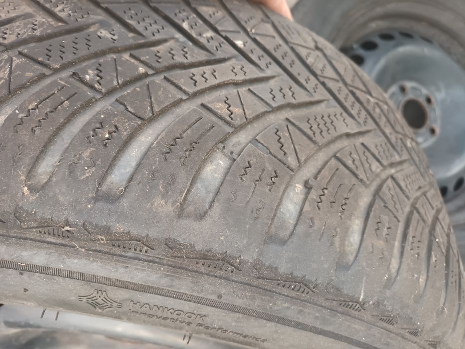 Set cauciucuri iarna cu jante tabla.