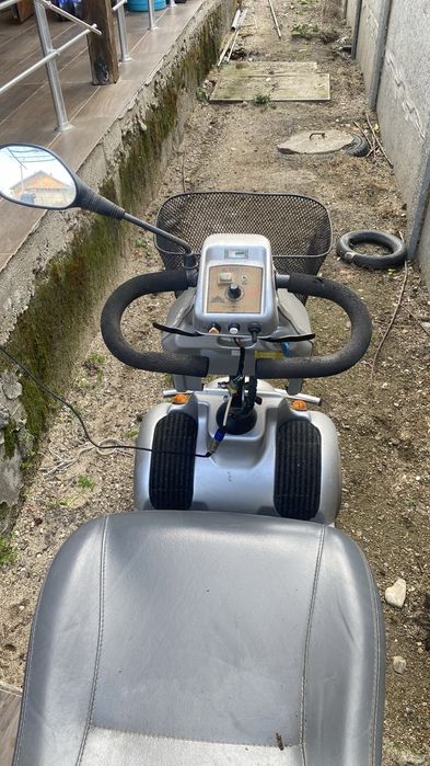 Количка за инвалиди на ток