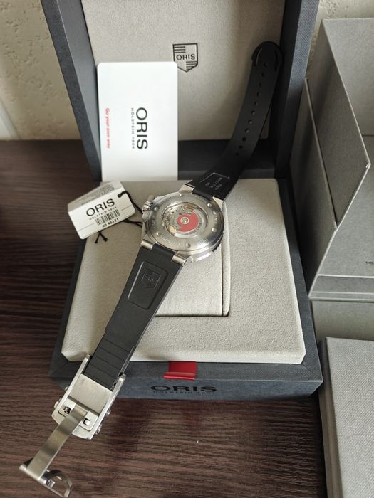 Швейцарские часы ORIS AQUIS DATE,