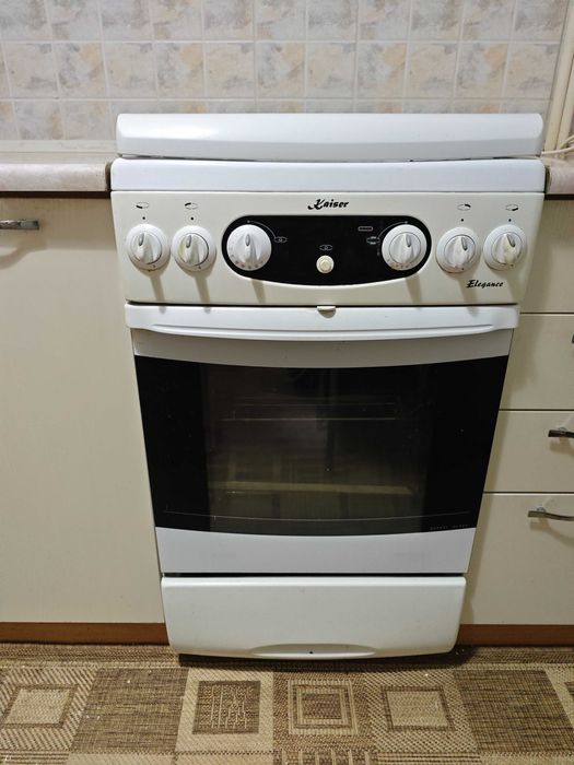 Продам газ плиту