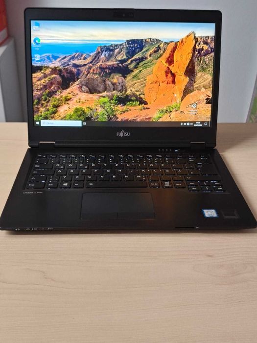 Laptop Fujitsu LIFEBOOK U748 Intel Core i5-8250U, 8 GB DDR4, 256GB SSD