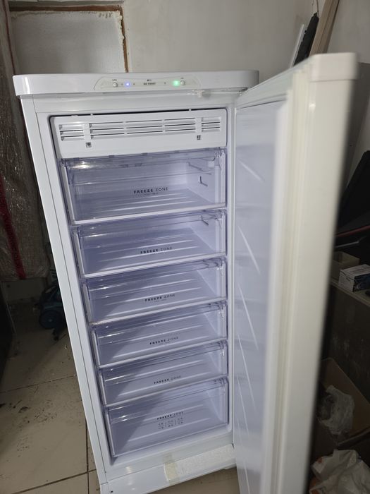 Морозильник продам