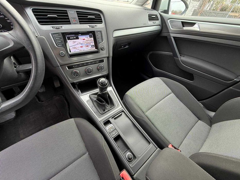 Proprietar femeie NEfumatoare  vinde VW GOLF 7 1,6 TDi BlueMotion  - stare impecabila