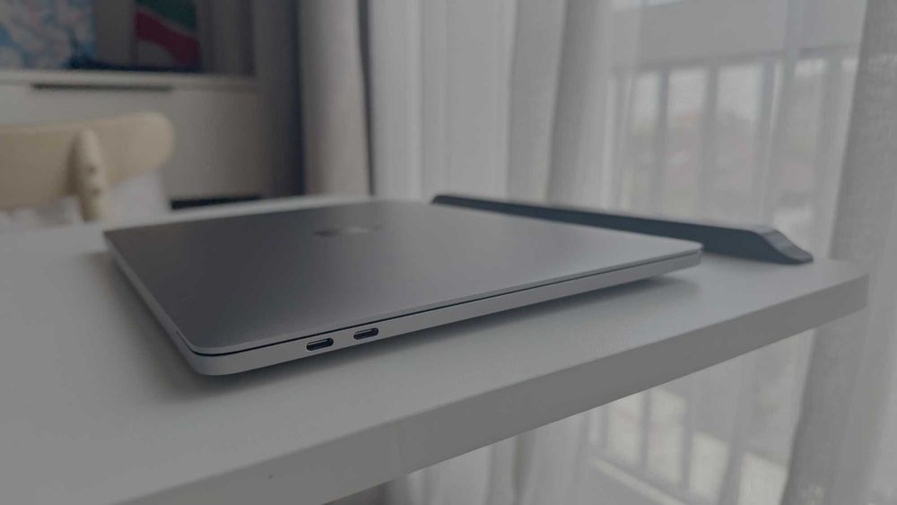 MacBook Pro 13,3″ 2022, Touch Bar, 16/512 ГБ