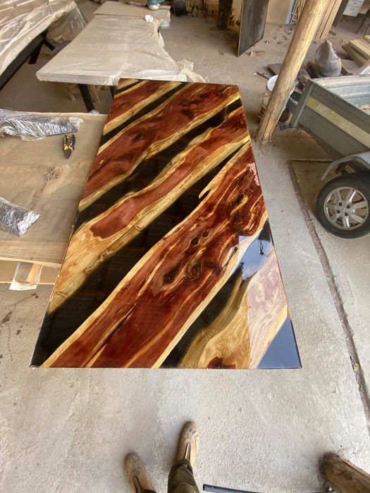 На заказ изготовим слебы и мебель в сочетании дерева и эпоксидки