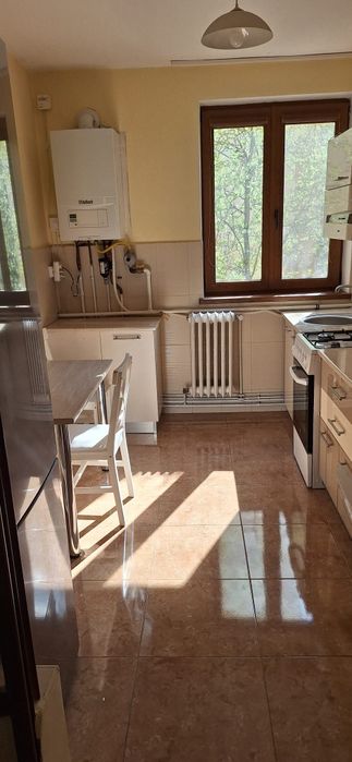 Inchiriez apartament 3 camere, zona Spitalul Judetean