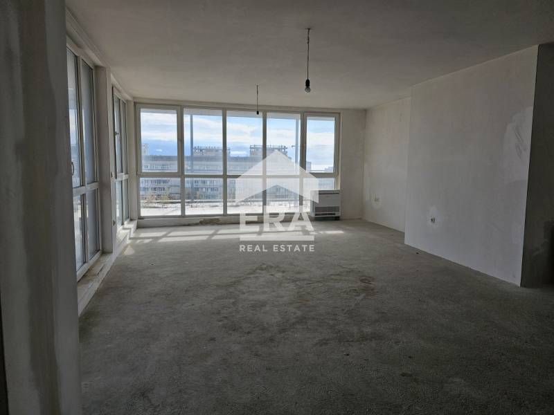 Четиристаен просторен апартамент в жк Левски град Варна