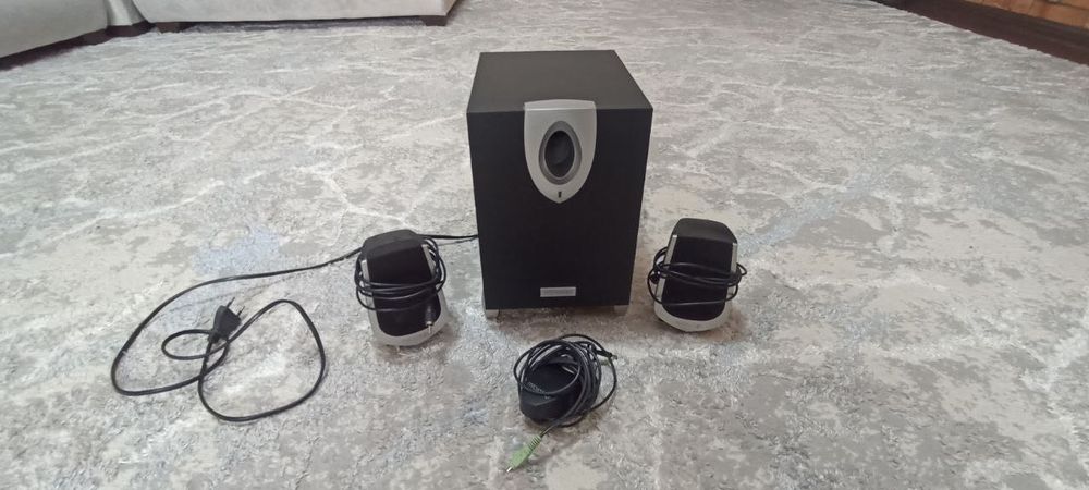 Microlab калонка ва компютер, подставкаси билан сотилади