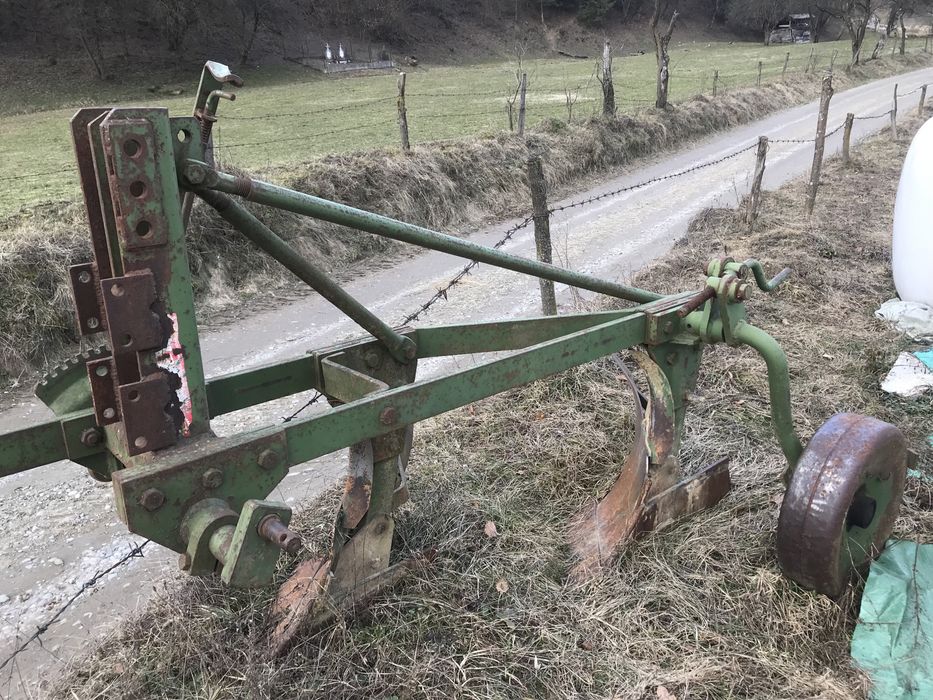 Plug Regent pentru tractor mare