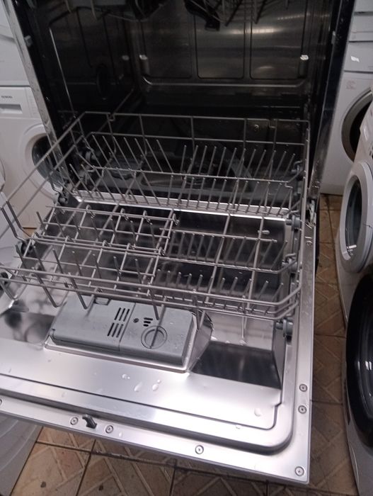 Малка сива съдомиялна  кубче Candy за 8 комплекта с 2 години гаранция!