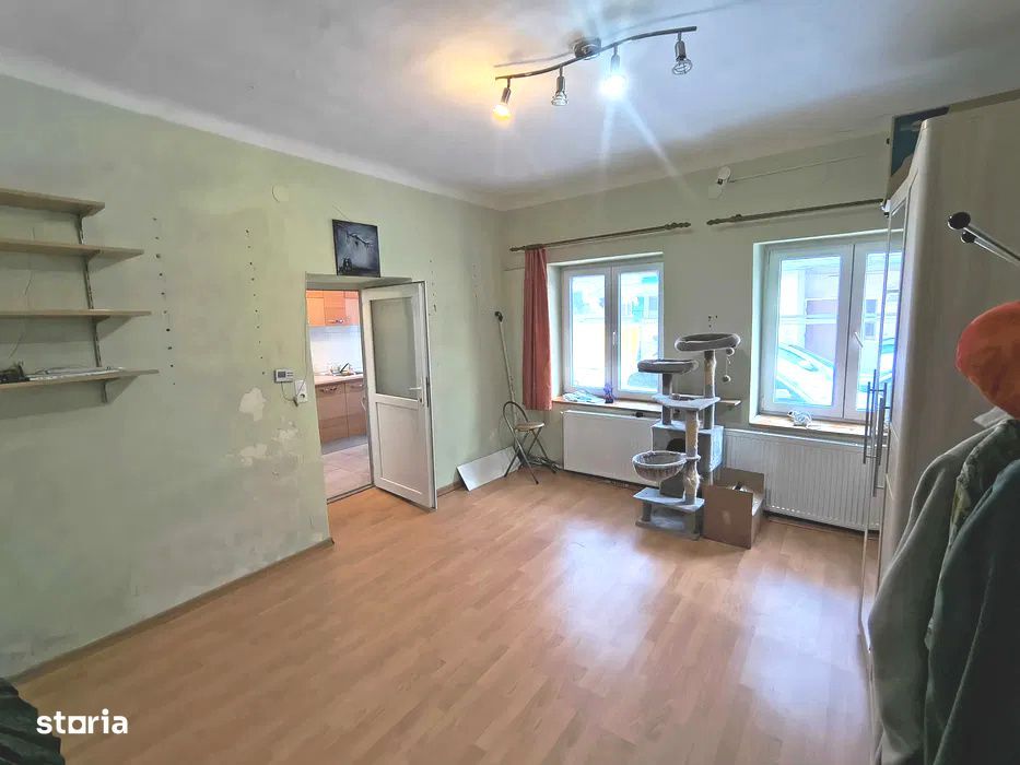 Apartament cu 1 camera zona centrala cu loc de parcare