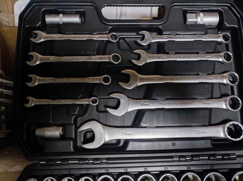 Продам набор инструментов 82 , 94 предметов