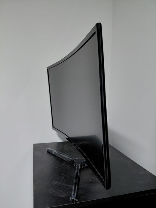 Монитор 27 изогнутый