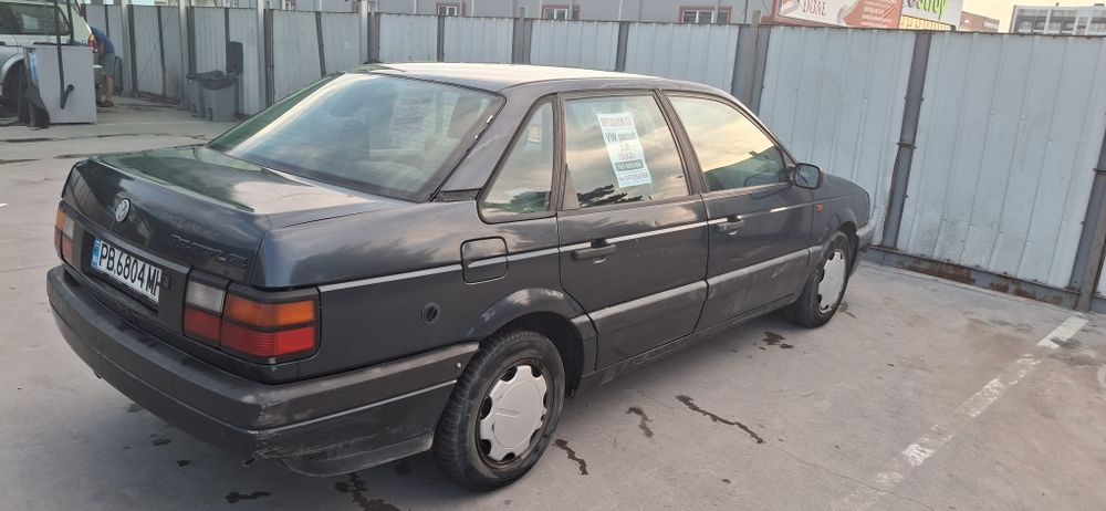 Продавам VW Passat b3 пасат б3 1.8 90кс.