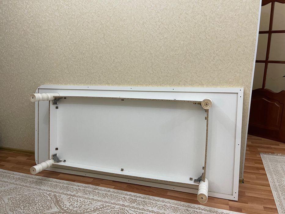 Стол гостевой большой