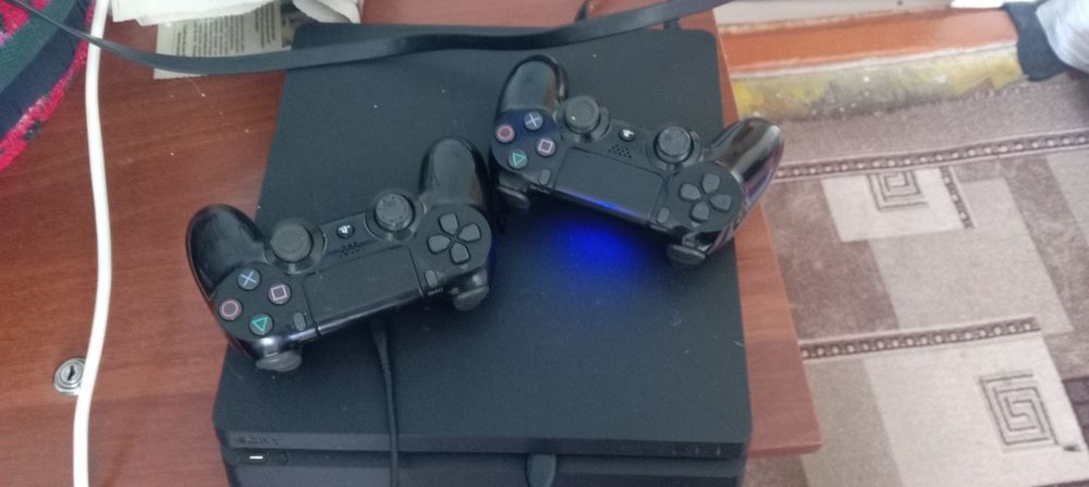 Пс4 сатылады. 500 Гб память
