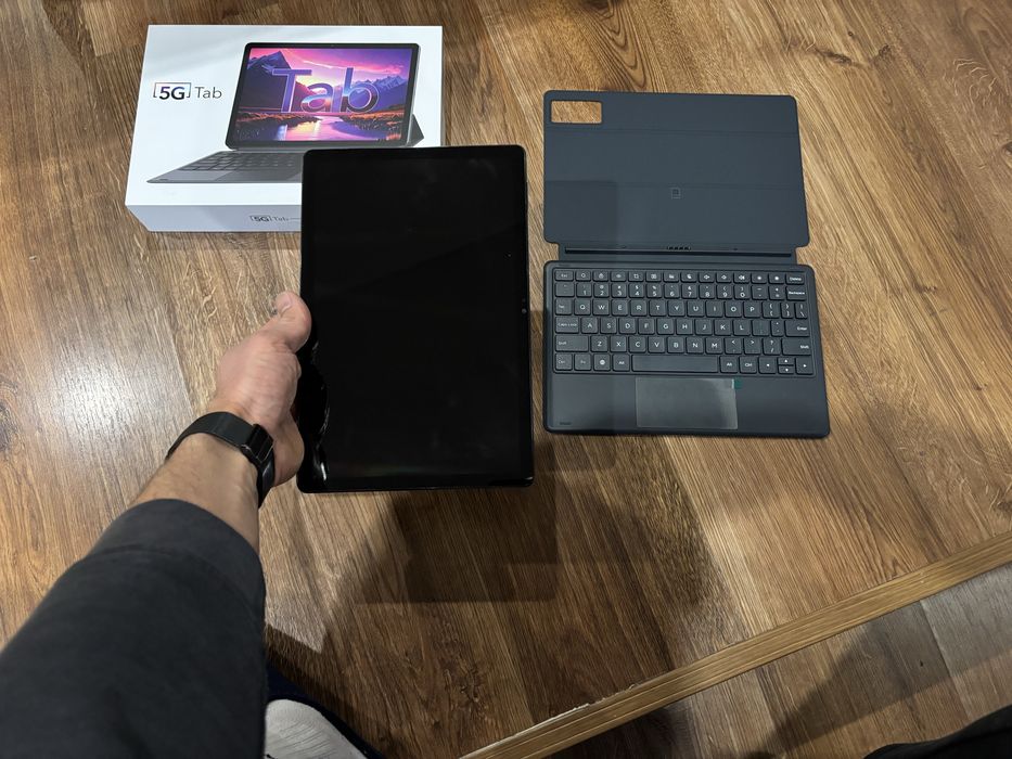 Продавам таблет с клавиатура