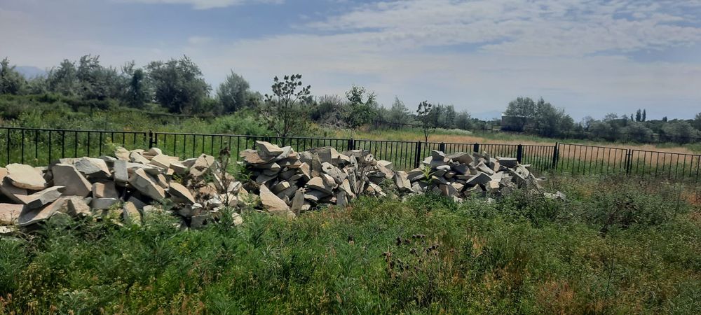 Синий камень для фундамента