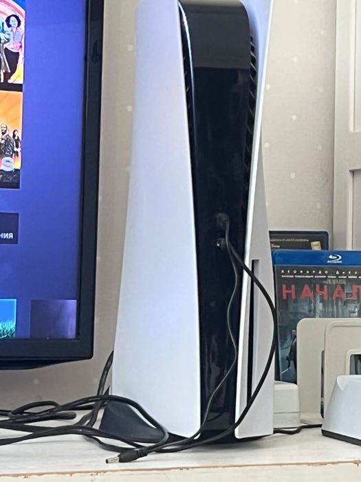 Продаю PLAYSTATION 5 с играми