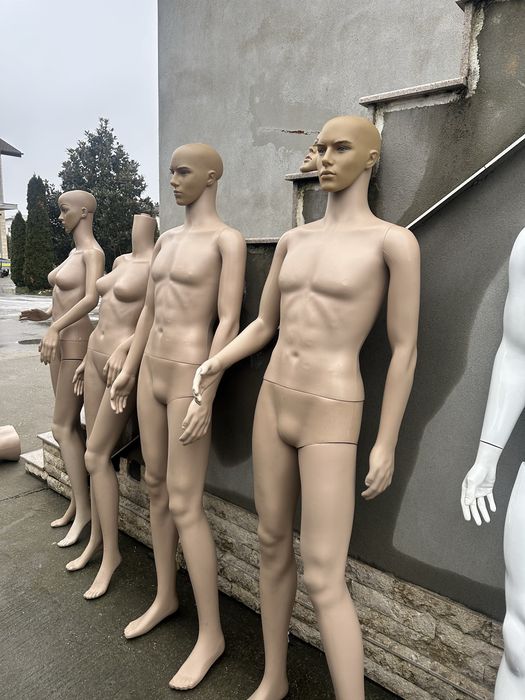 Vand busturi,manechini,stendere haine,cosuri metal