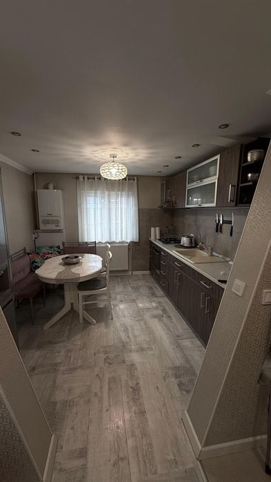 Vand apartament  3 camere decomandat utilat si mobilat