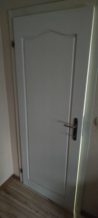Продавам интериорни дървени врати