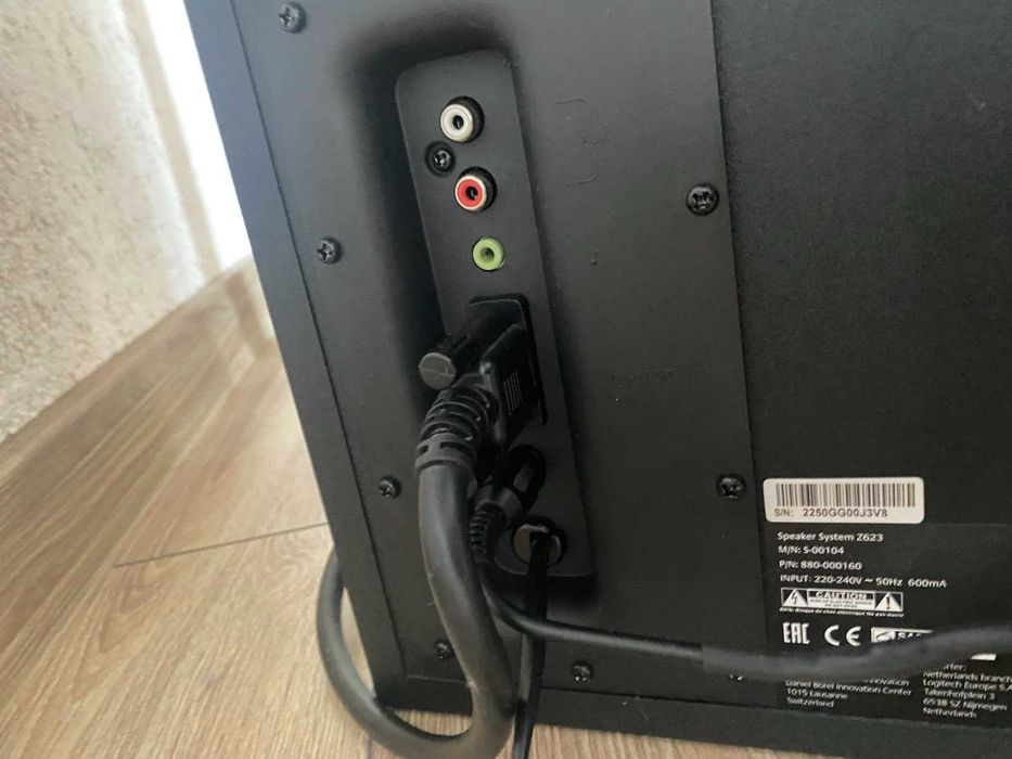 Здравейте продавам бас каса LOGI