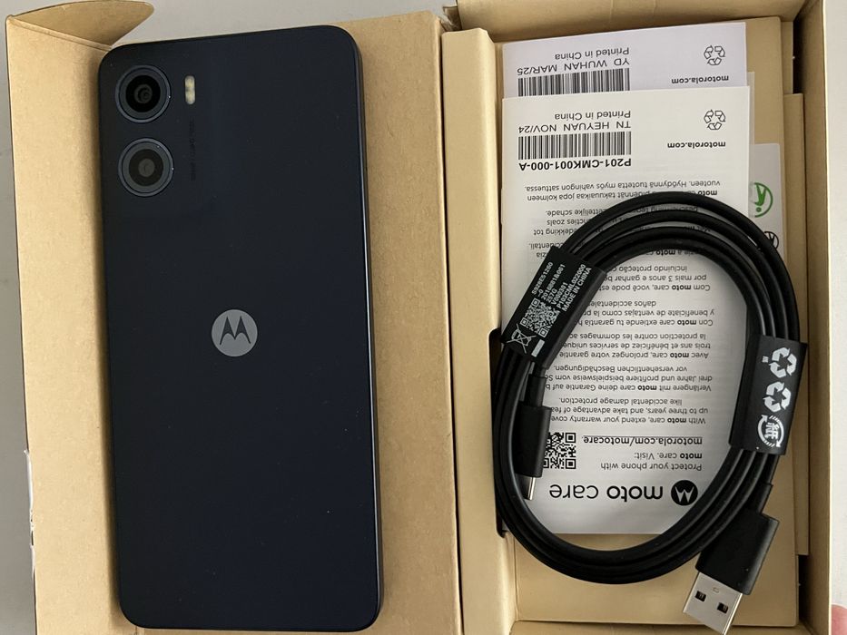 Нов Motorola E15 син