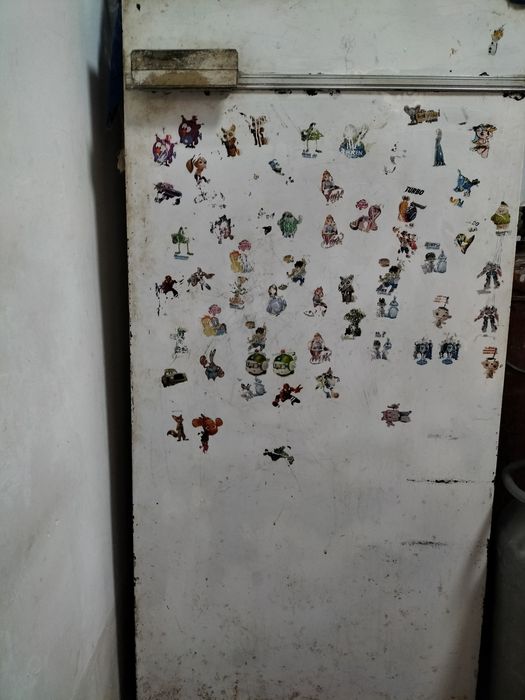 Muzlatgich sotiladi ishlab turibdi rassiyiski