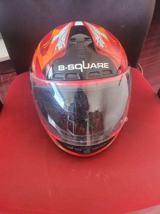 Продавам  мото каска