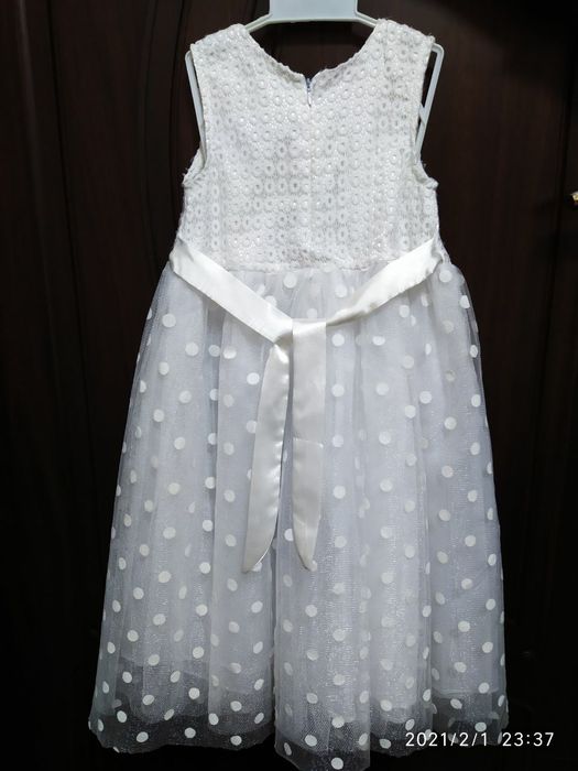 Продам Платья для 4 до 6 лет.