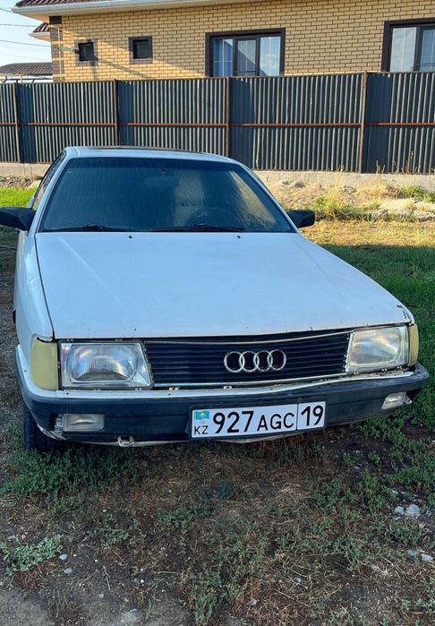 Машина Ауди Авант Универсал