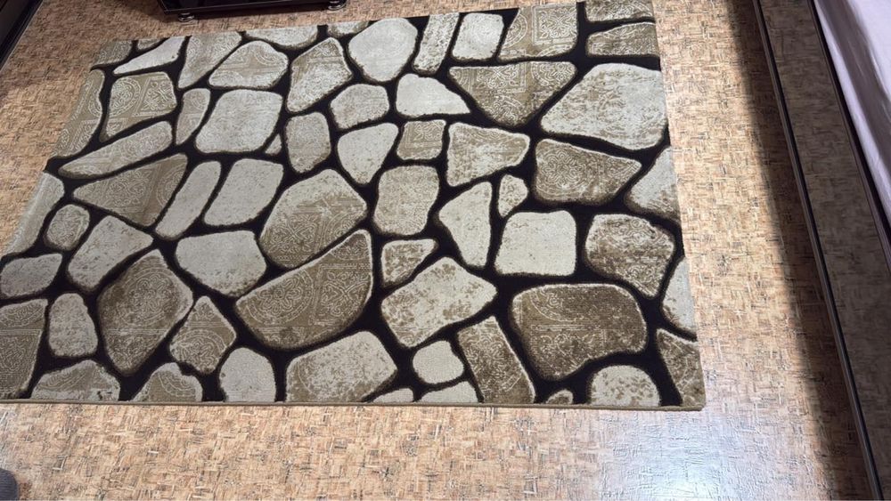 Продам ковер в отличном состоянии