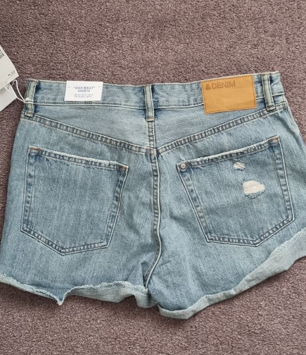 Pantaloni scurti de blugi