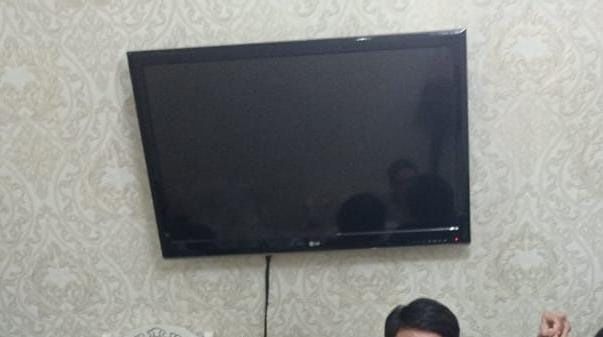 ТелевизорLg 100д