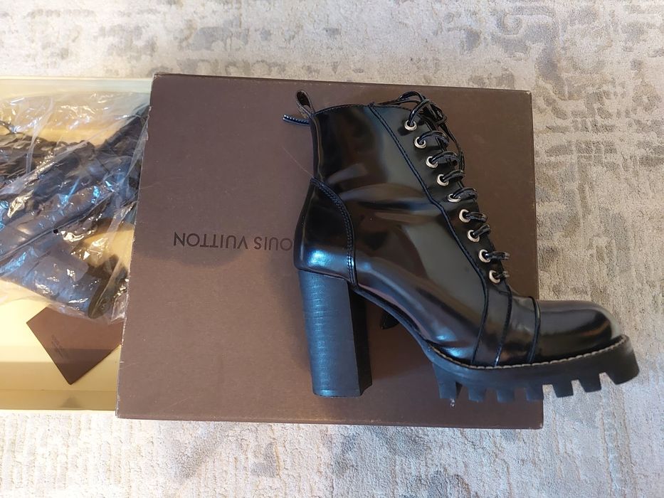 Срочно продам женские ботильоны