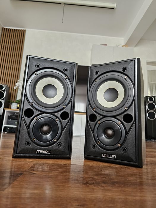 Mission 700 bookshelf