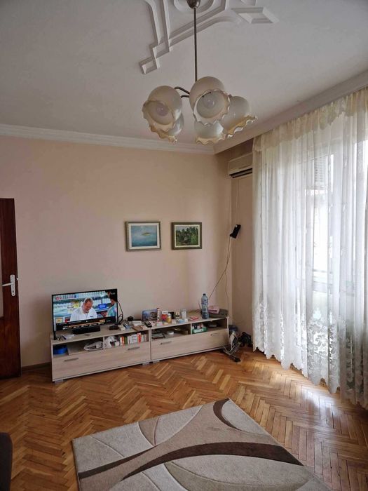 Продава се Тристаен апартамент в Плевен, Идеален център - 100 кв.м за 1250 €/кв.м - Снимка #2