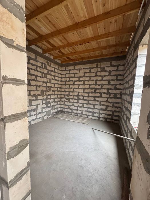 Hovli 1.5 sotih 5 ta hona 3 sanuzel