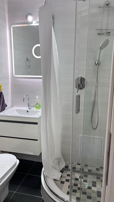 Proprietar vand apartament cu 4 camere