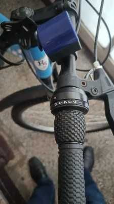 Vand bicicleta varsta 10 - 16 ani .